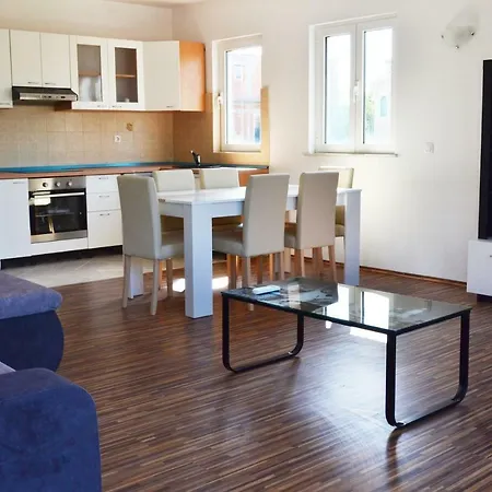 Ana Apartman Srima